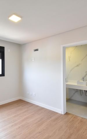 Casa de condomínio à venda com 268m², 3 quartos e 4 vagasSuíte 2