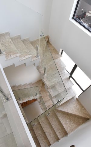 Casa de condomínio à venda com 268m², 3 quartos e 4 vagasEscadas