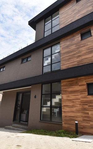 Casa de condomínio à venda com 268m², 3 quartos e 4 vagasÁrea externa