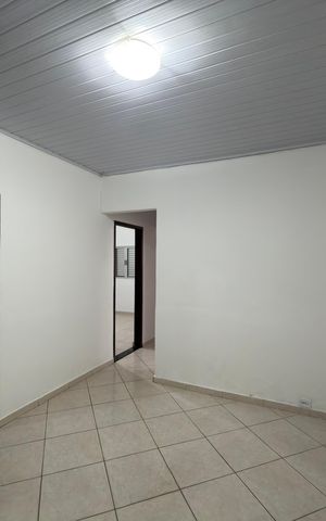 Casa à venda com 208m², 2 quartos e 2 vagasSala 
