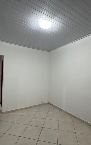 Casa à venda com 208m², 2 quartos e 2 vagasSala