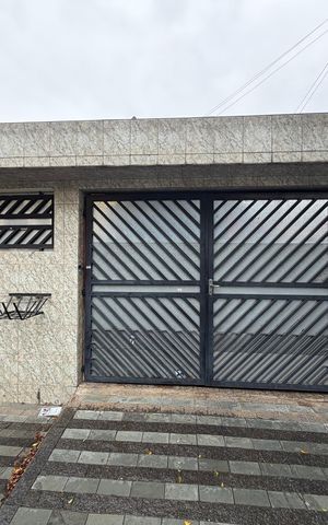 Casa à venda com 208m², 2 quartos e 2 vagasFachada