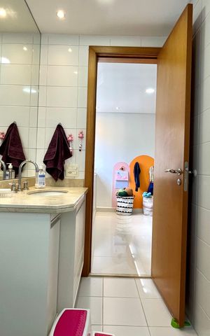 Apartamento à venda com 145m², 3 quartos e 4 vagas Apartamento à venda com 145m², 3 quartos e 4 vagasBanheiro da Suíte 3