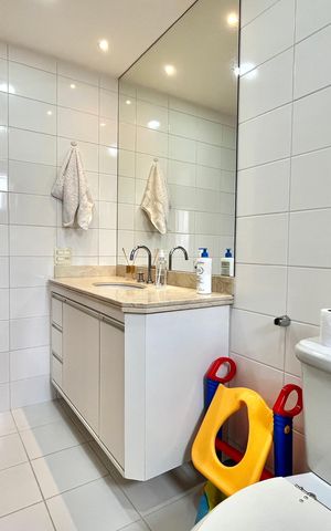 Apartamento à venda com 145m², 3 quartos e 4 vagas Apartamento à venda com 145m², 3 quartos e 4 vagasBanheiro da Suíte 2