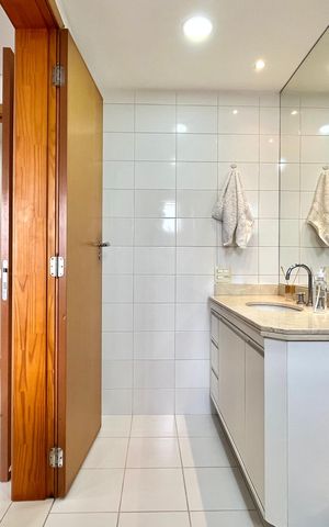 Apartamento à venda com 145m², 3 quartos e 4 vagas Apartamento à venda com 145m², 3 quartos e 4 vagasBanheiro da Suíte 2