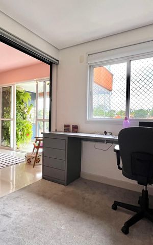 Apartamento à venda com 145m², 3 quartos e 4 vagas Apartamento à venda com 145m², 3 quartos e 4 vagasEscritório