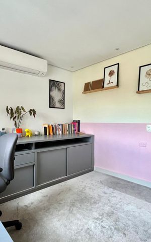 Apartamento à venda com 145m², 3 quartos e 4 vagas Apartamento à venda com 145m², 3 quartos e 4 vagasEscritório