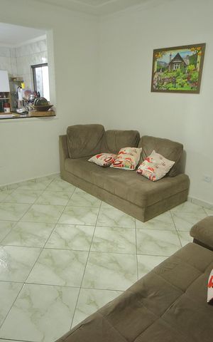 Casa à venda com 125m², 3 quartos e 2 vagasSala