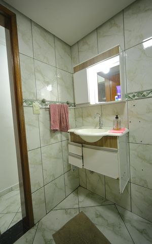 Casa à venda com 125m², 3 quartos e 2 vagasBanheiro 