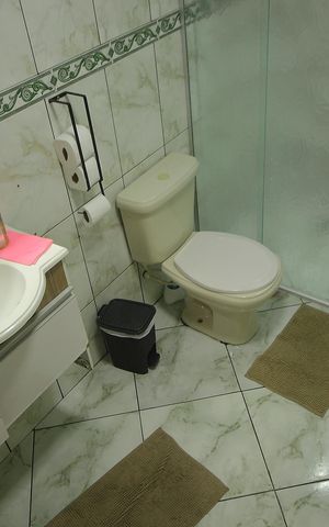 Casa à venda com 125m², 3 quartos e 2 vagasBanheiro 