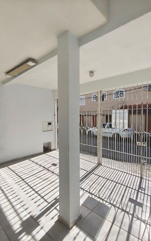Casa à venda com 100m², 3 quartos e 2 vagas Casa à venda com 100m², 3 quartos e 2 vagasGaragem