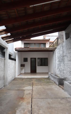 Casa para alugar com 45m², 1 quarto e 3 vagasQuintal e Garagem
