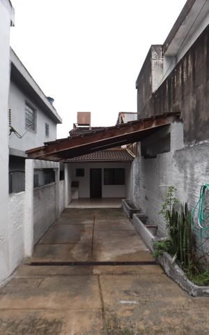 Casa para alugar com 45m², 1 quarto e 3 vagasQuintal e Garagem