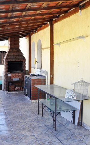 Casa à venda com 180m², 5 quartos e 2 vagas Casa à venda com 180m², 5 quartos e 2 vagasDetalhe - Casa 01 - Varanda
