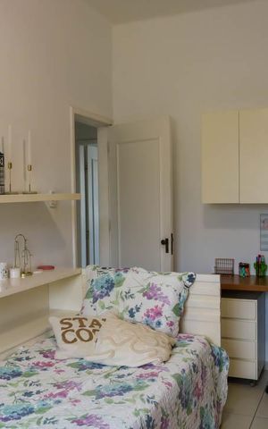 Casa de condomínio à venda com 207m², 3 quartos e 4 vagas Casa de condomínio à venda com 207m², 3 quartos e 4 vagasQuarto