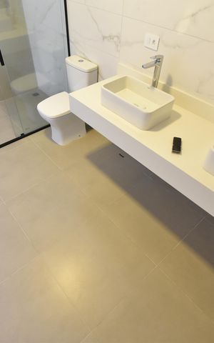 Casa de condomínio à venda com 234m², 3 quartos e 4 vagasBanheiro da Suíte 1