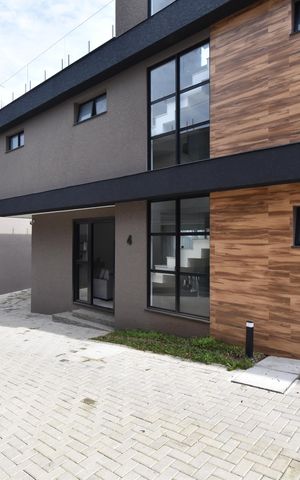 Casa de condomínio à venda com 234m², 3 quartos e 4 vagasÁrea externa