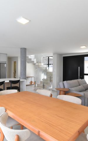 Casa de condomínio à venda com 234m², 3 quartos e 4 vagasSala/Cozinha
