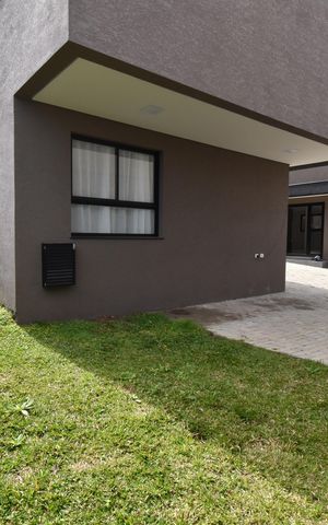 Casa de condomínio à venda com 234m², 3 quartos e 4 vagasÁrea externa