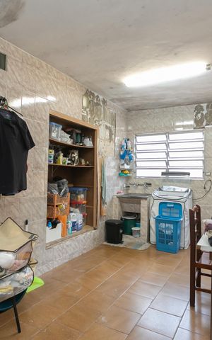Casa à venda com 200m², 3 quartos e 2 vagas Casa à venda com 200m², 3 quartos e 2 vagasÁrea de Serviço
