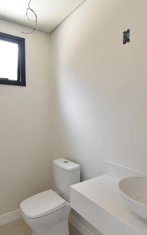 Casa de condomínio à venda com 268m², 3 quartos e 4 vagasLavabo