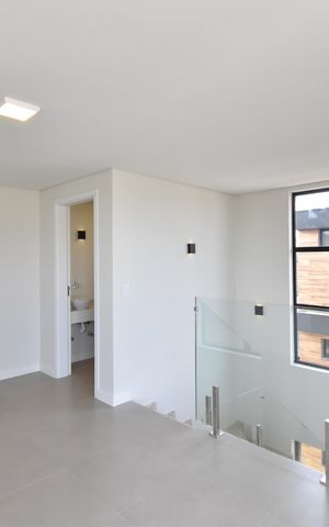 Casa de condomínio à venda com 268m², 3 quartos e 4 vagasÁtico