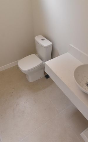 Casa de condomínio à venda com 268m², 3 quartos e 4 vagasLavabo