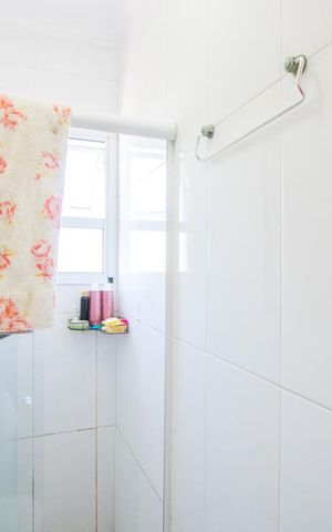 Apartamento à venda com 96m², 2 quartos e 2 vagas Apartamento à venda com 96m², 2 quartos e 2 vagasBanheiro do quarto 1