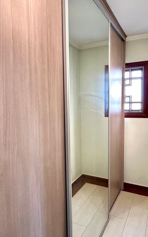 Casa para alugar com 380m², 3 quartos e 7 vagas Casa para alugar com 380m², 3 quartos e 7 vagasCloset da suíte