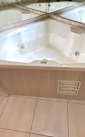 Casa para alugar com 380m², 3 quartos e 7 vagas Casa para alugar com 380m², 3 quartos e 7 vagasBanheiro da Suíte