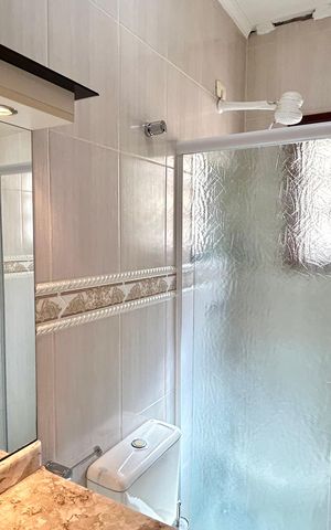 Casa para alugar com 380m², 3 quartos e 7 vagas Casa para alugar com 380m², 3 quartos e 7 vagasBanheiro da Suíte