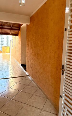 Casa para alugar com 380m², 3 quartos e 7 vagas Casa para alugar com 380m², 3 quartos e 7 vagasCorredor