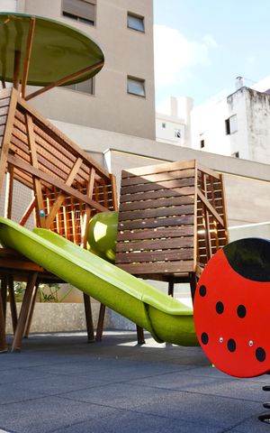 Apartamento para alugar com 135m², 4 quartos e 3 vagas Apartamento para alugar com 135m², 4 quartos e 3 vagasÁrea comum - Playground