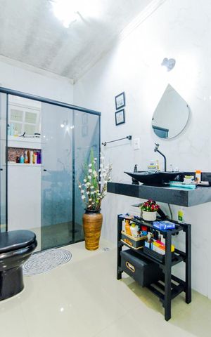 Casa à venda com 320m², 3 quartos e 3 vagasBanheiro 2 