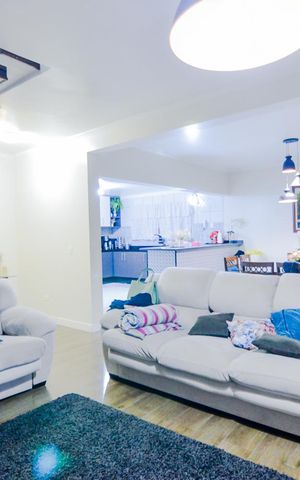 Casa à venda com 320m², 3 quartos e 3 vagasSala 