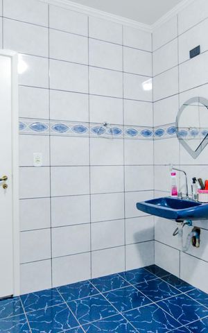 Casa à venda com 320m², 3 quartos e 3 vagasBanheiro da Suíte 