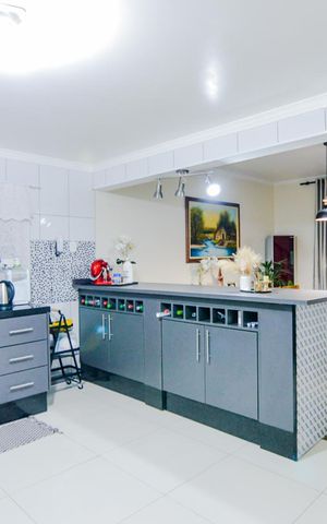 Casa à venda com 320m², 3 quartos e 3 vagasCozinha 