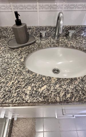 Apartamento à venda com 70m², 2 quartos e 1 vaga Apartamento à venda com 70m², 2 quartos e 1 vagaBanheiro Social