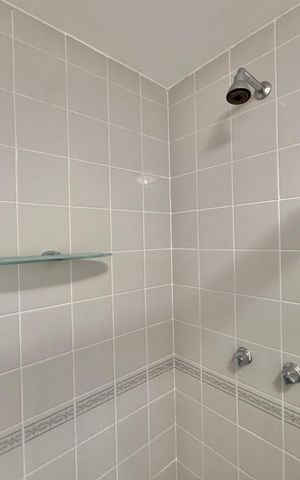 Apartamento à venda com 70m², 2 quartos e 1 vaga Apartamento à venda com 70m², 2 quartos e 1 vagaBanheiro Social