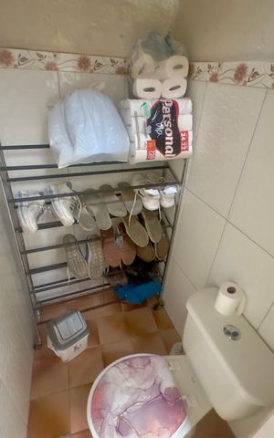 Casa à venda com 105m², 2 quartos e 1 vaga Casa à venda com 105m², 2 quartos e 1 vagaBanheiro de serviço
