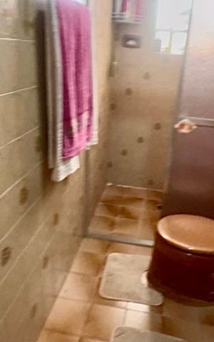 Casa à venda com 105m², 2 quartos e 1 vaga Casa à venda com 105m², 2 quartos e 1 vagaBanheiro social