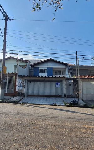 Casa à venda com 217m², 3 quartos e 2 vagas Casa à venda com 217m², 3 quartos e 2 vagasFachada