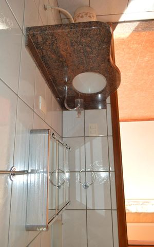 Casa para alugar com 200m², 3 quartos e 5 vagasBanheiro social