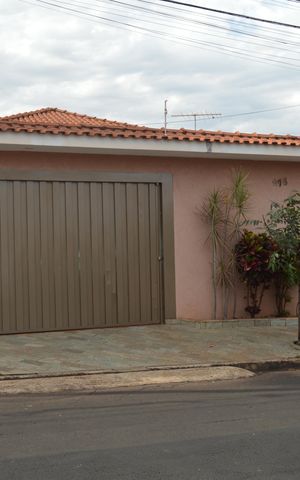 Casa para alugar com 200m², 3 quartos e 5 vagasPlaca instalada em 21/08 com o código UKLP-672