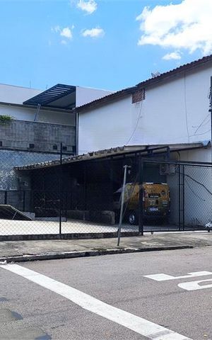 Casa à venda com 240m², 2 quartos e 2 vagas