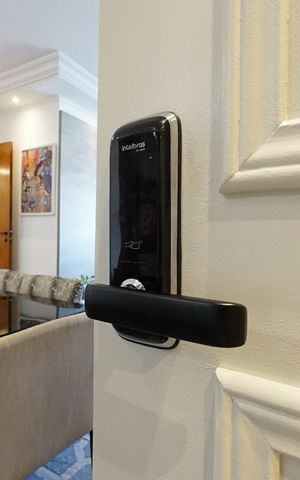 Apartamento à venda com 136m², 4 quartos e 2 vagasFechadura Eletrônica