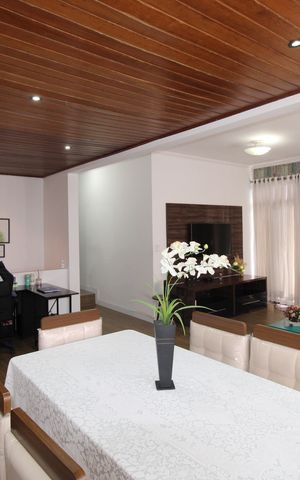 Casa para alugar com 248m², 3 quartos e 3 vagasSala