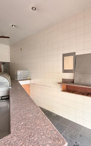 Casa à venda com 163m², 3 quartos e sem vagaÁrea externa