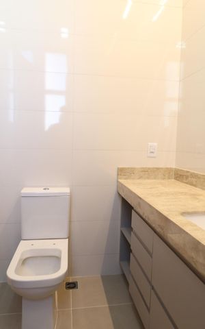 Apartamento para alugar com 265m², 4 quartos e 4 vagasBanheiro do Quarto 3