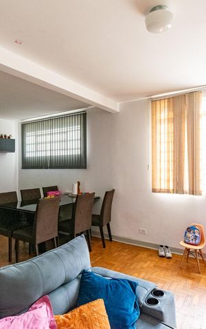 Casa à venda com 180m², 3 quartos e 2 vagas Casa à venda com 180m², 3 quartos e 2 vagasSala